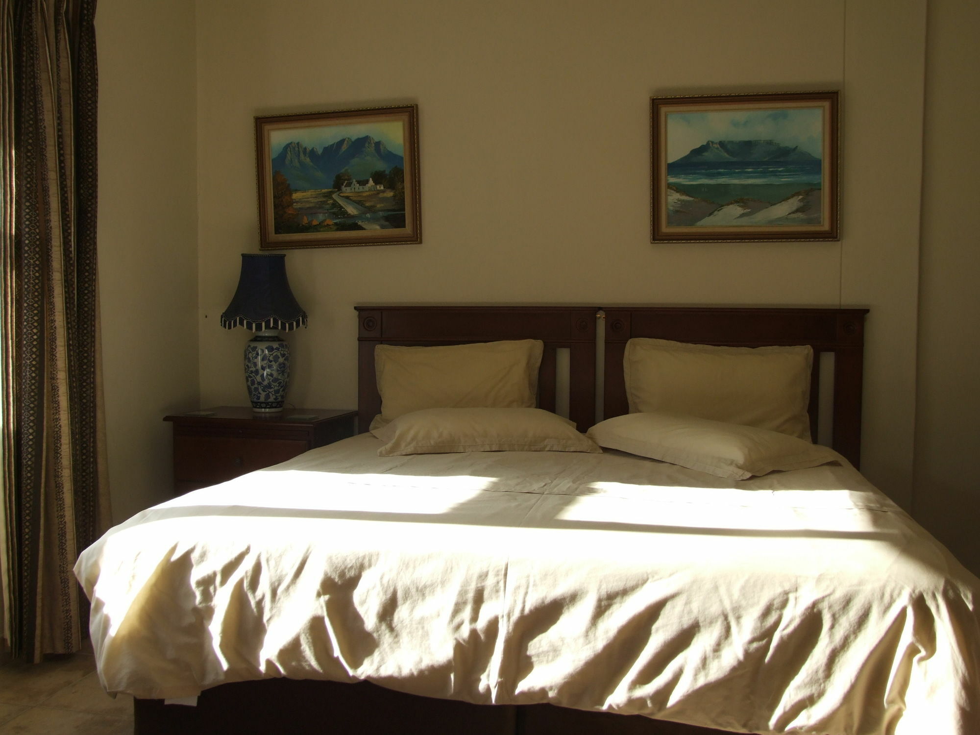 Gordon'S Bay Guesthouse Exterior photo